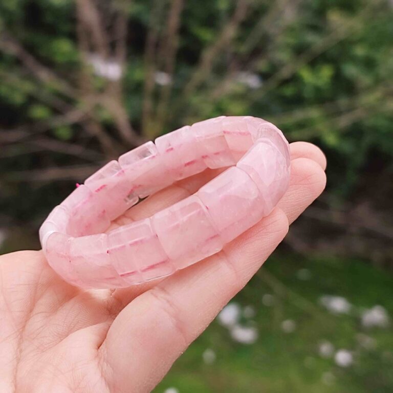 Pembe Kuvars Taşı: Sevgi ve Şefkatin İfadesi